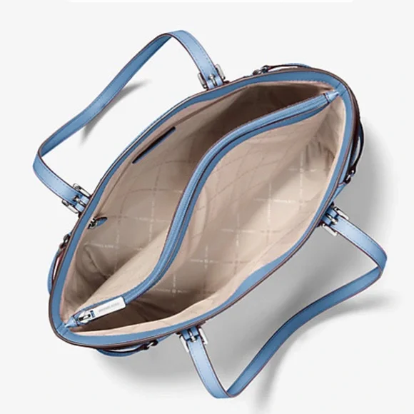 MICHAEL KORS Voyager Large Saffiano Leather EW Tote Shoulder Bag
LIGHT SKY
NWT - Picture 2 of 16